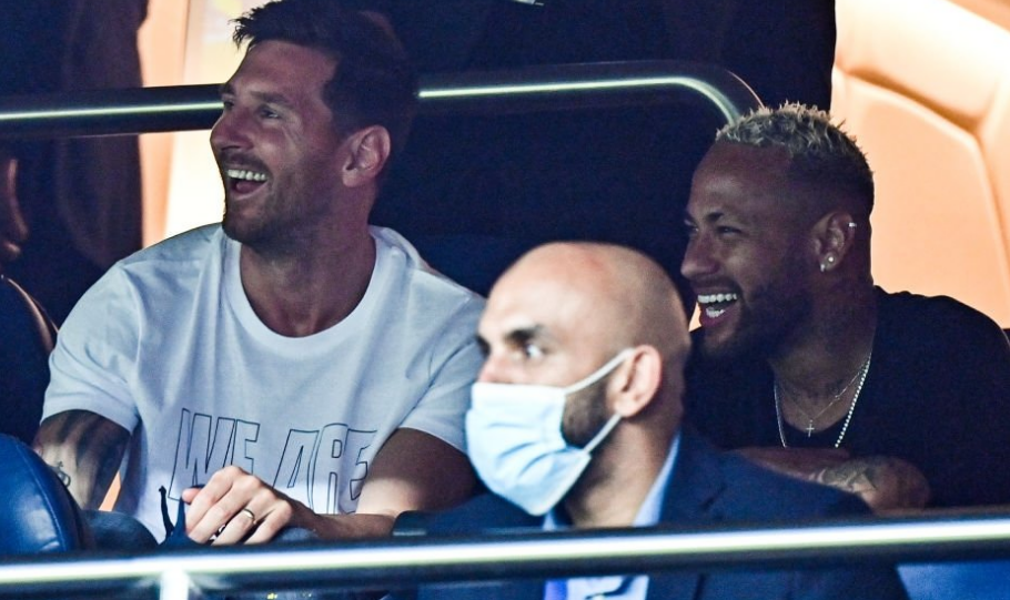 CSGO EPL S16：打比赛还能借队友显示器？